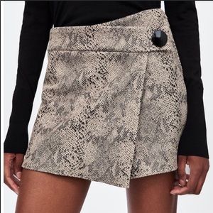 Zara Basic Snakeskin Skort Size Small